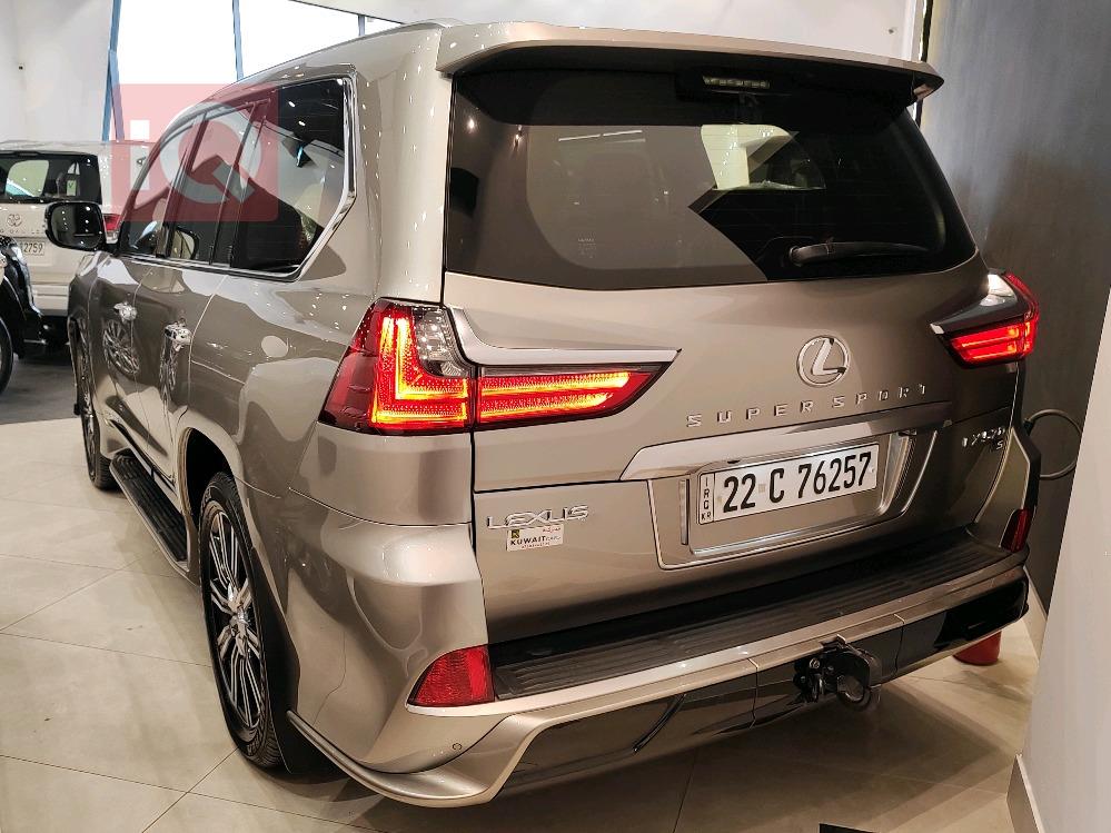 Lexus LX